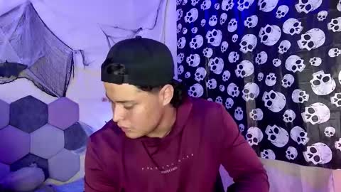 TORI AND MR. BEAR online show from October 18, 6:45 pm