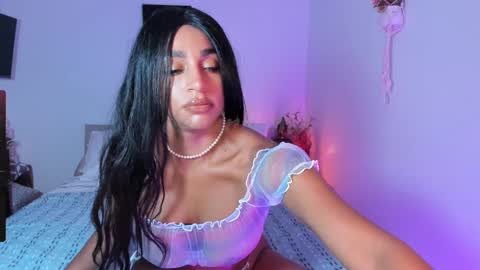 Destinne Mill online show from February 11, 11:20 am