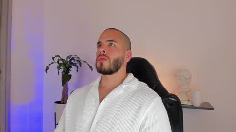 Devon Collins Independent model online show from December 14, 12:22 am