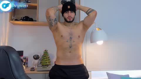 JULIAN online show from January 4, 8:59 pm