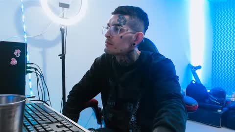 Diamond Boy online show from December 7, 3:42 am