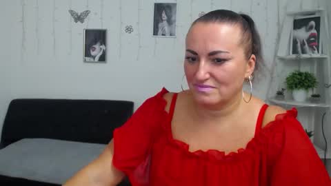 Snapshot of dianamgg chatting on October 1, 5:50 am Diana online show from October 1, 5:50 am