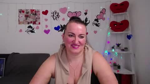 Snapshot of dianamgg chatting on March 6, 1:03 pm Diana online show from March 6, 1:03 pm