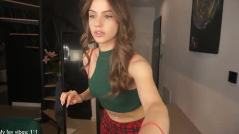 dianastar18 online show from April 4, 8:05 pm