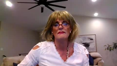 Snapshot of dianeheels chatting on February 17, 2:17 pm dianeheels online show from February 17, 2:17 pm