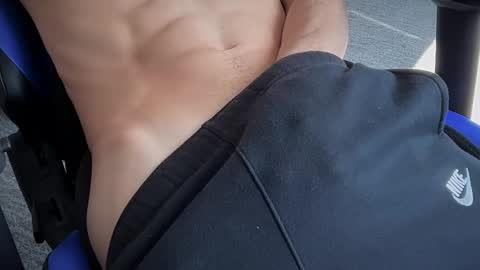 dickbboy19 online show from September 16, 6:33 pm