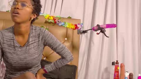 didoelizabeth online show from October 6, 1:07 pm