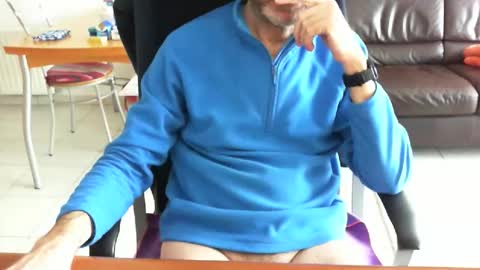 didonc from france..... online show from March 25, 8:32 am