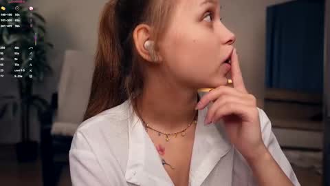 Elwyna online show from October 2, 6:50 pm