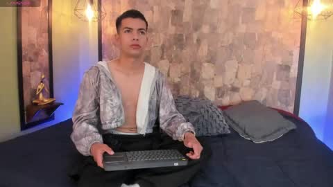 dilan_velvet online show from May 27, 11:51 am