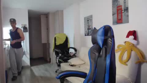 dilanxxx8888 online show from December 17, 3:46 am