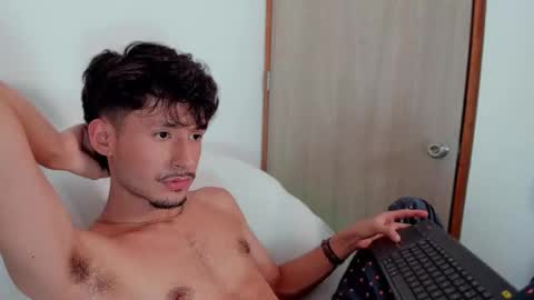 Snapshot of dimitri_targaryen chatting on February 18, 1:32 am Fabian online show from February 18, 1:32 am