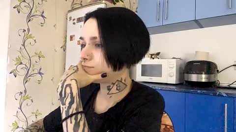 Cate online show from October 17, 8:13 pm