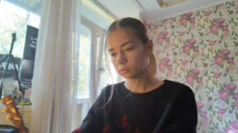 dinorahmroczkowski online show from September 23, 8:19 am
