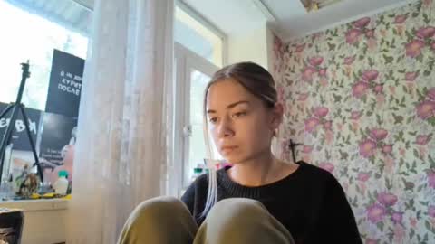 dinorahmroczkowski online show from September 18, 8:18 am