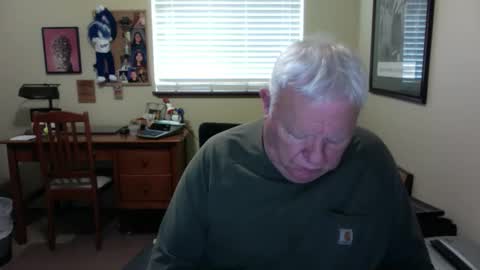 dirtrider195080438 online show from April 10, 8:13 pm