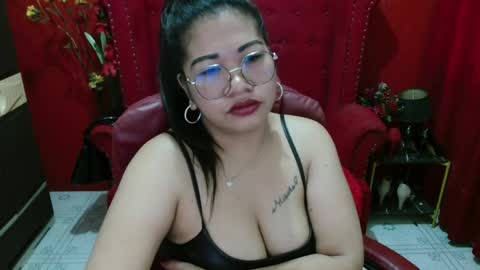 LatexQueen online show from April 30, 6:51 am