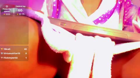 Naomy  online show from May 8, 7:25 am
