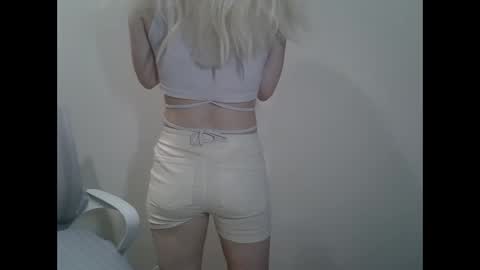 DitaMilton online show from January 17, 1:35 pm