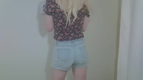 DitaMilton online show from September 15, 7:48 pm