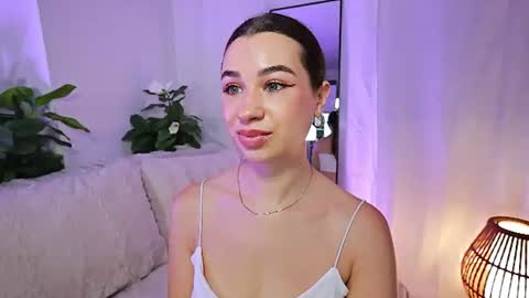 Tia online show from June 26, 10:59 pm