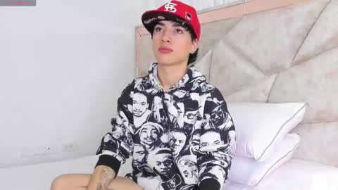 Snapshot of divine_thiagoo chatting on September 18, 1:59 pm Thiago online show from September 18, 1:59 pm