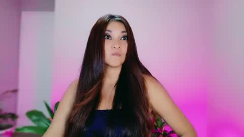 DivineLynn online show from November 12, 7:05 pm