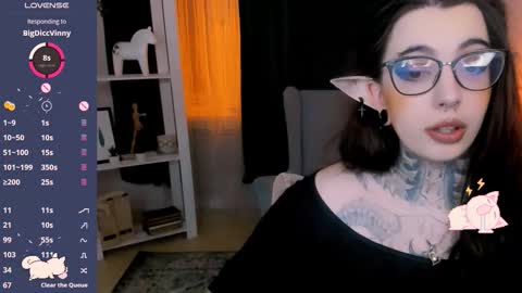 dixipixi_ online show from November 23, 6:11 am