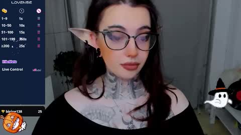 dixipixi_ online show from November 14, 6:04 am