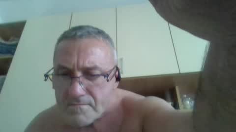 djura7457880 online show from June 14, 6:04 am