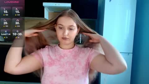 Alice online show from April 7, 8:05 am