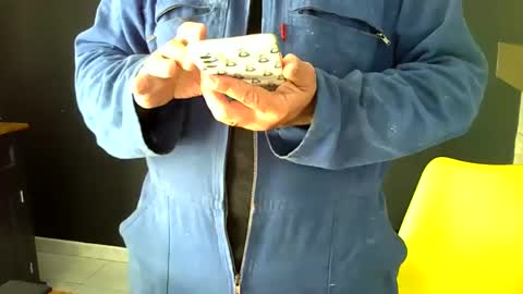 Snapshot of doggydaddi chatting on December 2, 11:29 am Alex online show from December 2, 11:29 am