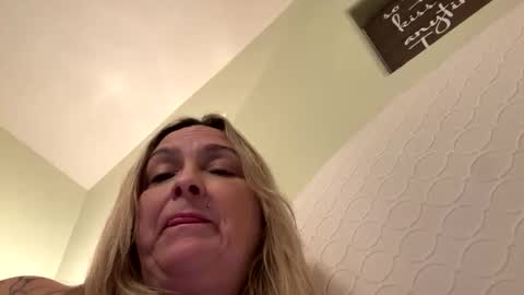 Strawberry  online show from October 27, 9:09 am