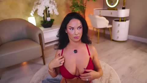 Monica online show from October 20, 8:41 am