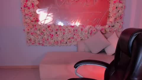 Dolcie  online show from February 17, 6:06 pm