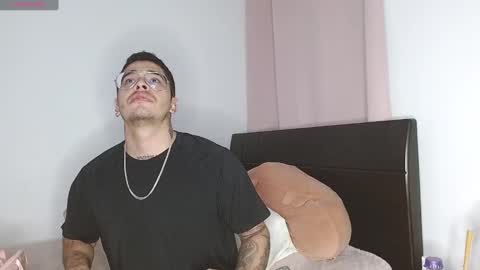 Auro and Santiago online show from January 11, 3:23 am