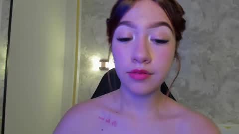 Snapshot of doll_eyeess_ chatting on September 10, 2:45 am D online show from September 10, 2:45 am