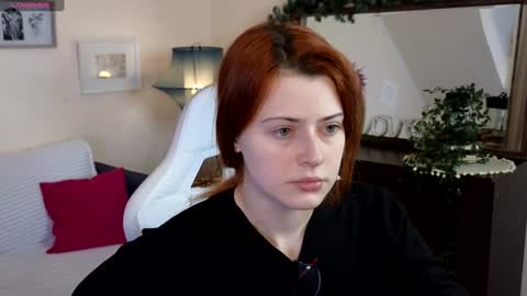 Snapshot of doll_lesli chatting on January 29, 2:21 pm Your doll Lesli online show from January 29, 2:21 pm