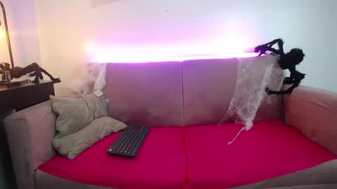 DollyWood  online show from October 10, 8:35 pm