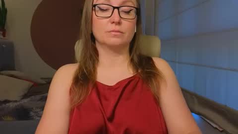 DOM MUMMY online show from April 1, 5:41 am