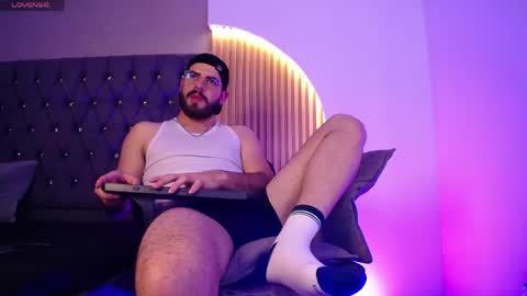 domboy  online show from May 2, 9:09 pm