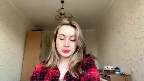 Mia online show from April 17, 9:44 am