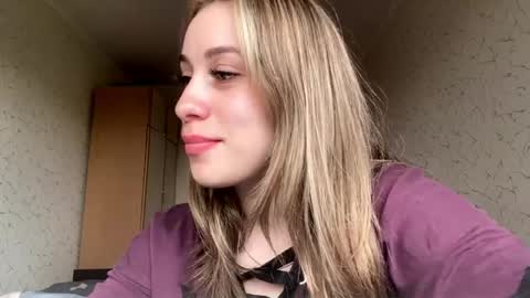 Mia online show from April 18, 9:55 am