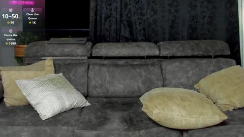 Snapshot of dominic_joness chatting on February 2, 4:26 am SANTI independent model online show from February 2, 4:26 am