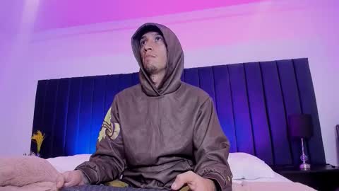 dominik_thompson777 online show from November 4, 7:53 am