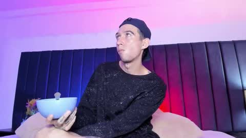 dominik_thompson777 online show from October 12, 9:13 am