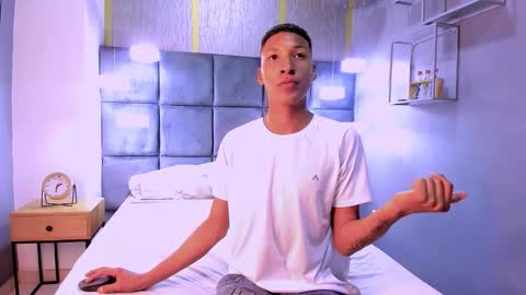 Domminick18 online show from November 1, 7:35 pm