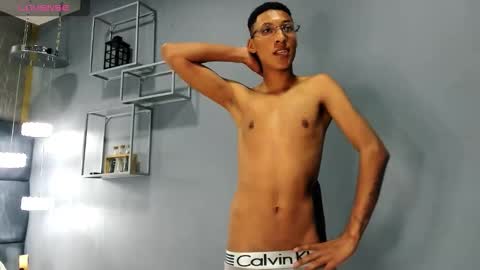 Domminick18 online show from October 6, 1:34 am