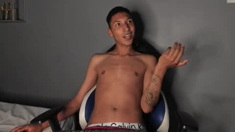 Domminick18 online show from October 24, 11:05 pm