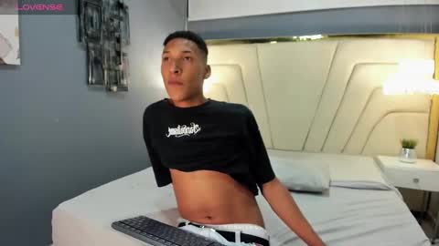 Domminick18 online show from October 1, 8:52 pm